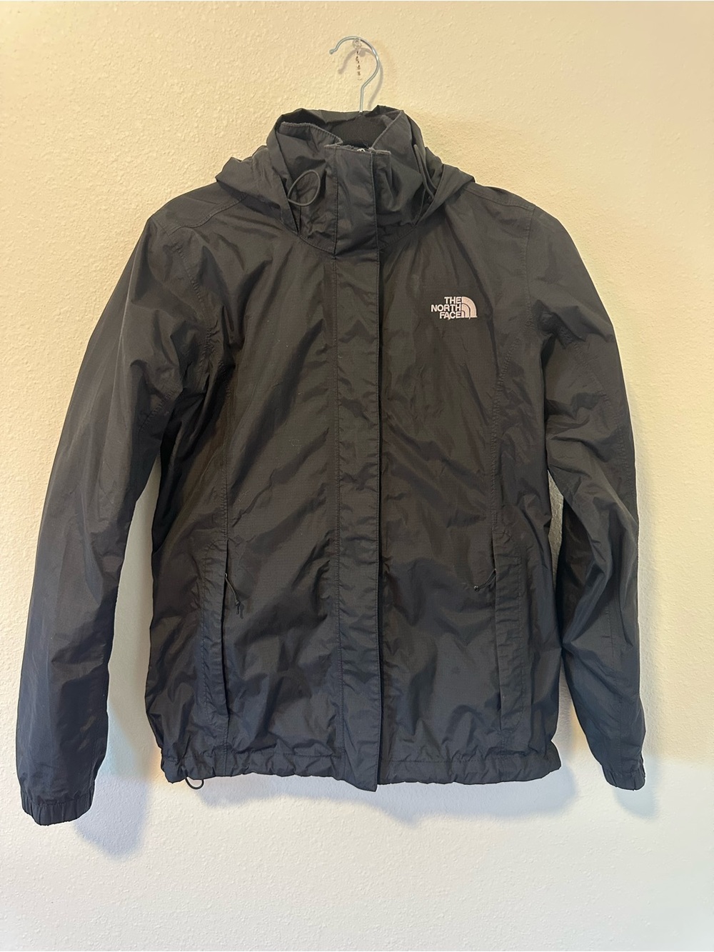 The North Face Women's Black HyVent Lightweight Hooded Waterproof Rain Jacket M